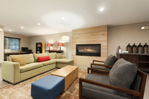 Country Inn & Suites by Radisson, Cedar Rapids Airport , IA 52404 near The Eastern Iowa Airport View Point 5
